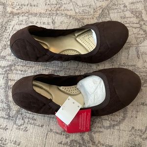 HOLD! NWT “Claire” Scrunch Flat